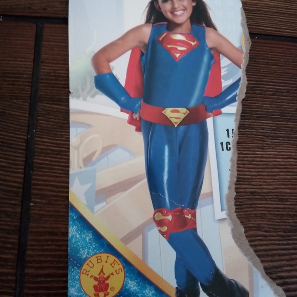 Super Girl costume - Picture 6 of 6